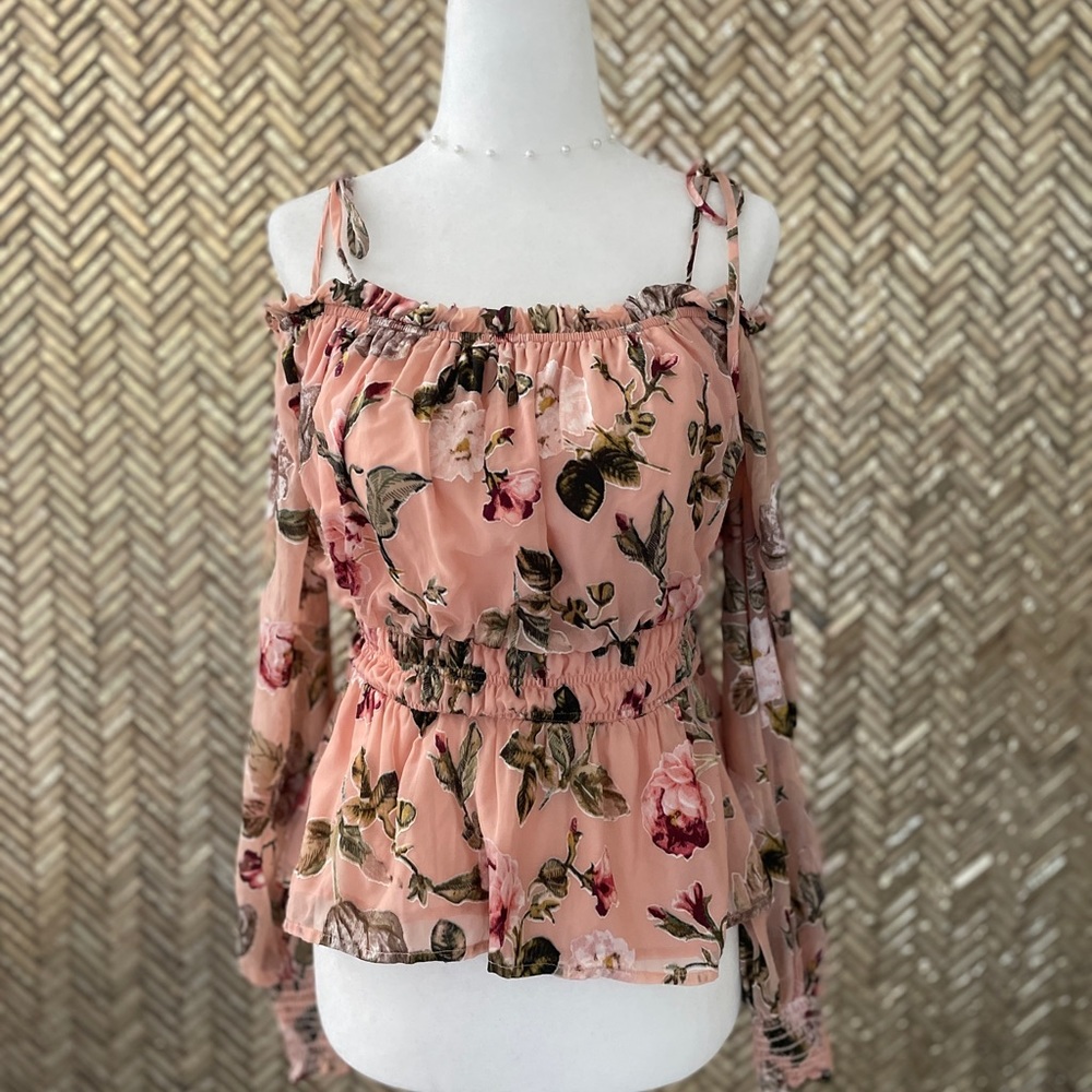 ASTR - Flirty Blouse